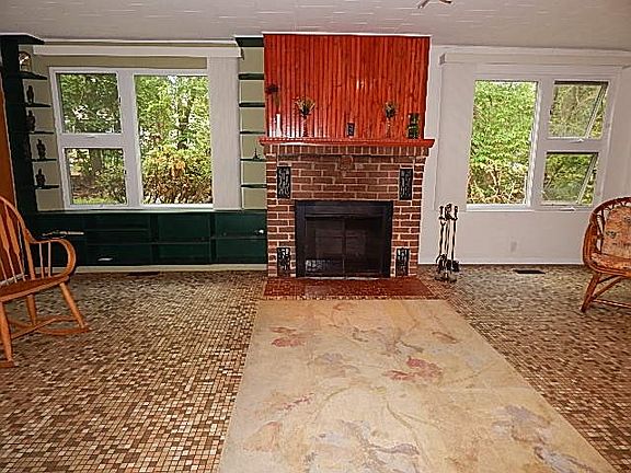 3rd image of 129 Oakwood Ave