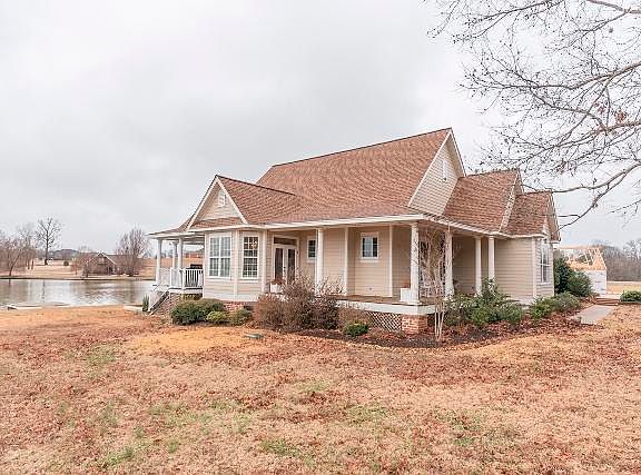 2nd image of 881 E Lakeshore Dr