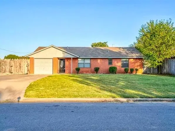 235 Deer Dr, Cache, OK 73527