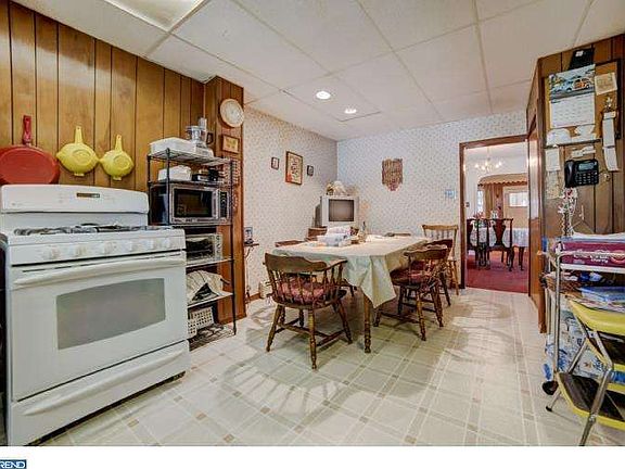 3rd image of 3217 Albermarle Ave