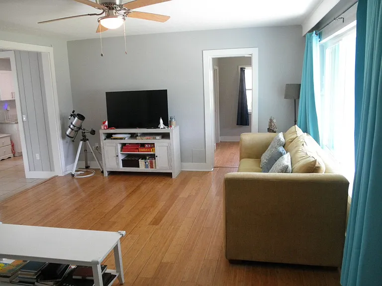 431 Virginia Dr — Photo 8