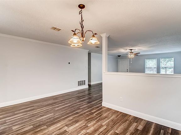 5th image of 2228 White Oak Dr
