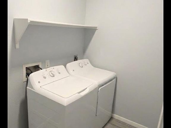 4th image of 2611 Lexington Park Dr