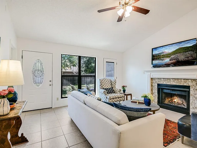 439 Sailmaster St #B — Photo 4