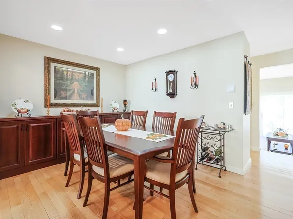 102 Gaslight Ln Unit 102, North Easton, MA 02356