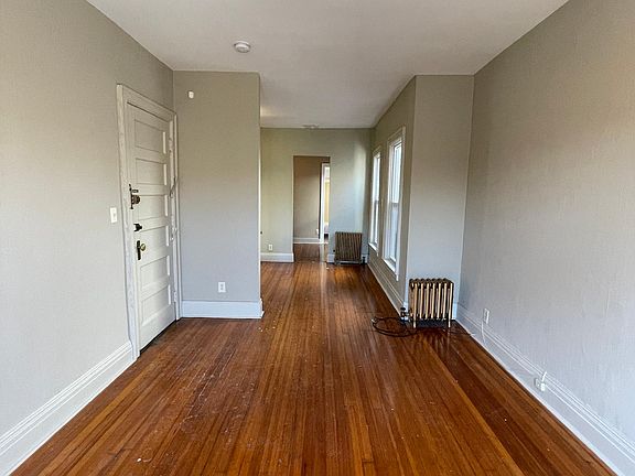4th image of 828 Elmwood Ave APT 3