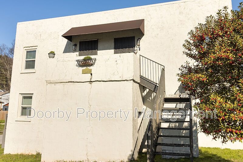 1st image of 15 Sawyer St APT 3