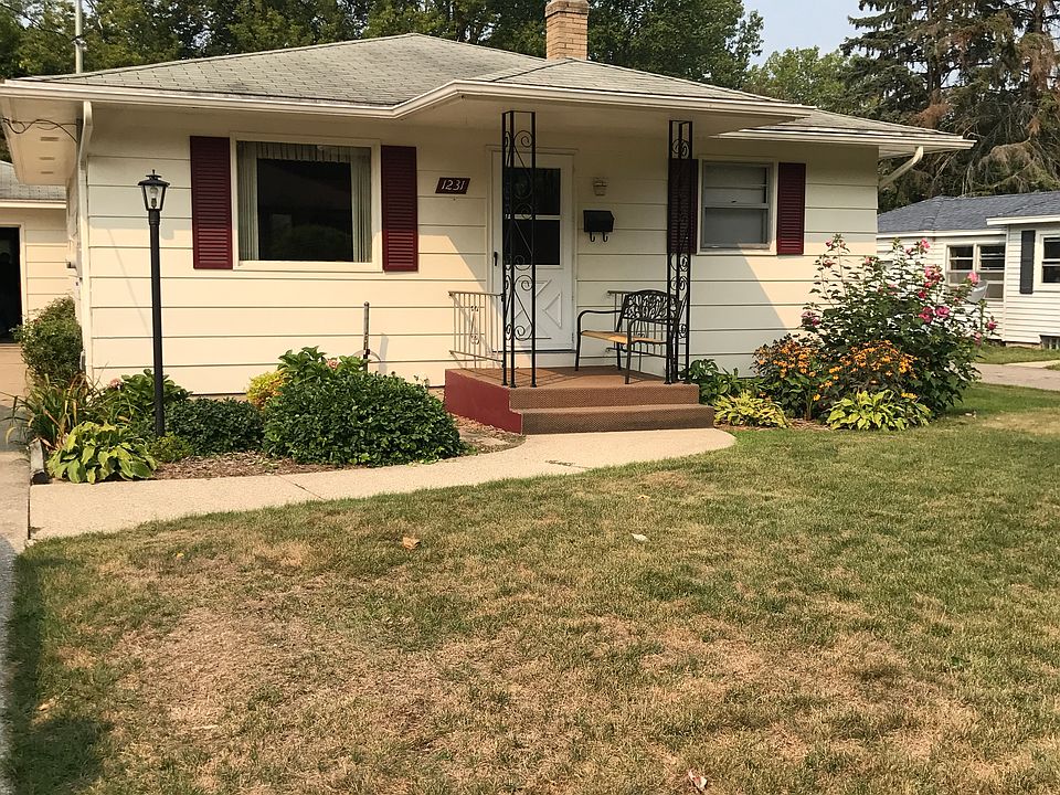 1st image of 1231 Carlton Ave NE