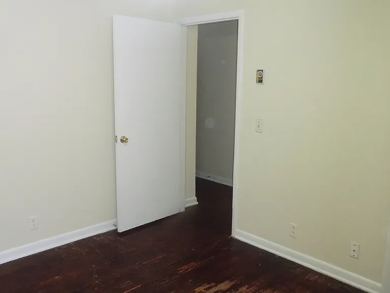 6419 Premier Dr #B — Photo 2