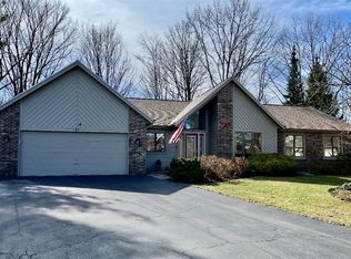 15 Shingle Mill Rd, Rochester, NY 14609