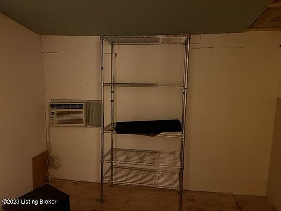 5th image of 2813 Griffiths Ave