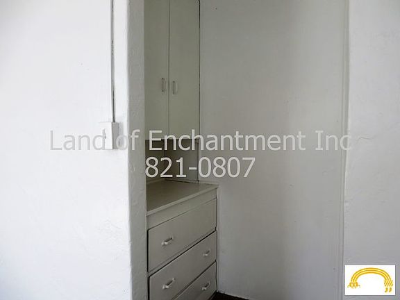 5th image of 121 Girard Blvd SE #B