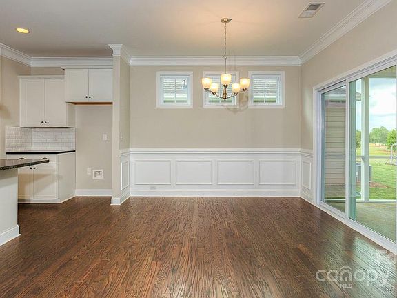 4th image of 68 Silverthorne Ct