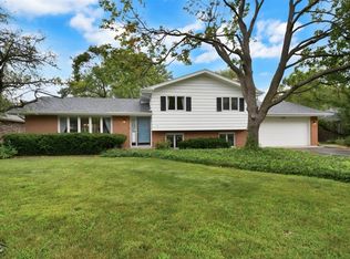 210 Meadow Wood Dr, Joliet, IL 60431