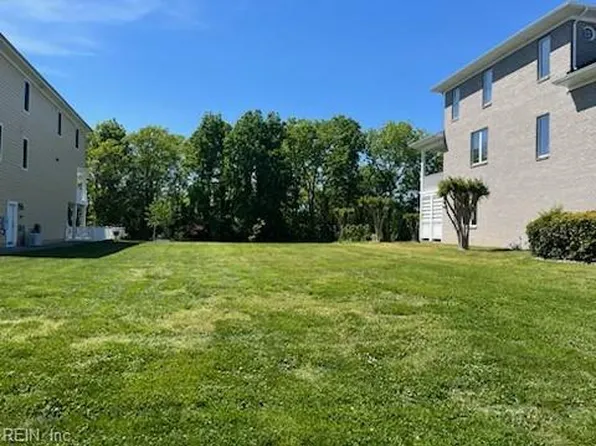 34 Channel Ln, Hampton, VA 23664