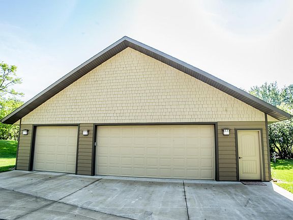 5th image of 15691 Lakeshore Dr