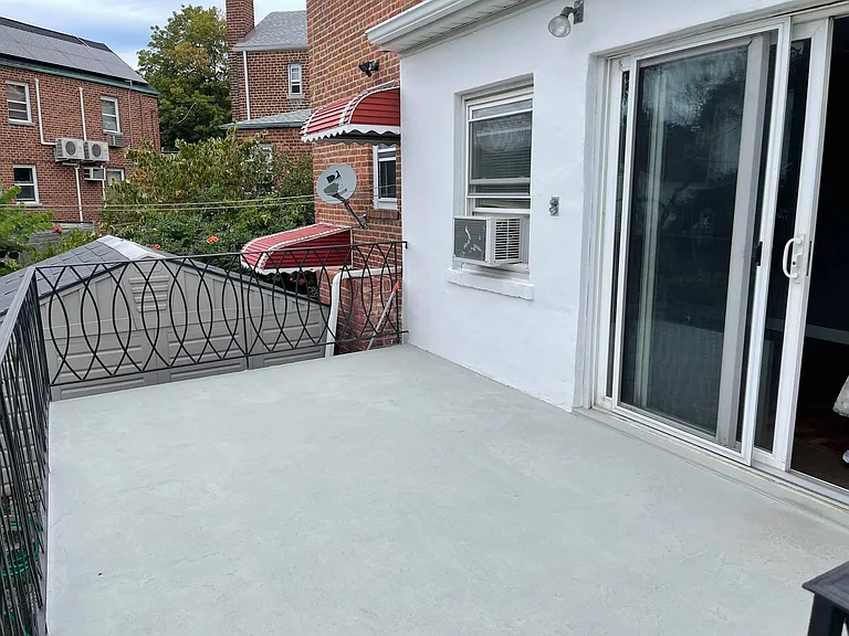 1427 Merry Ave #1 — Photo 9