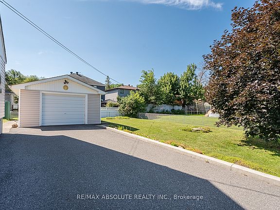 3rd image of 1880 Kingsdale Ave