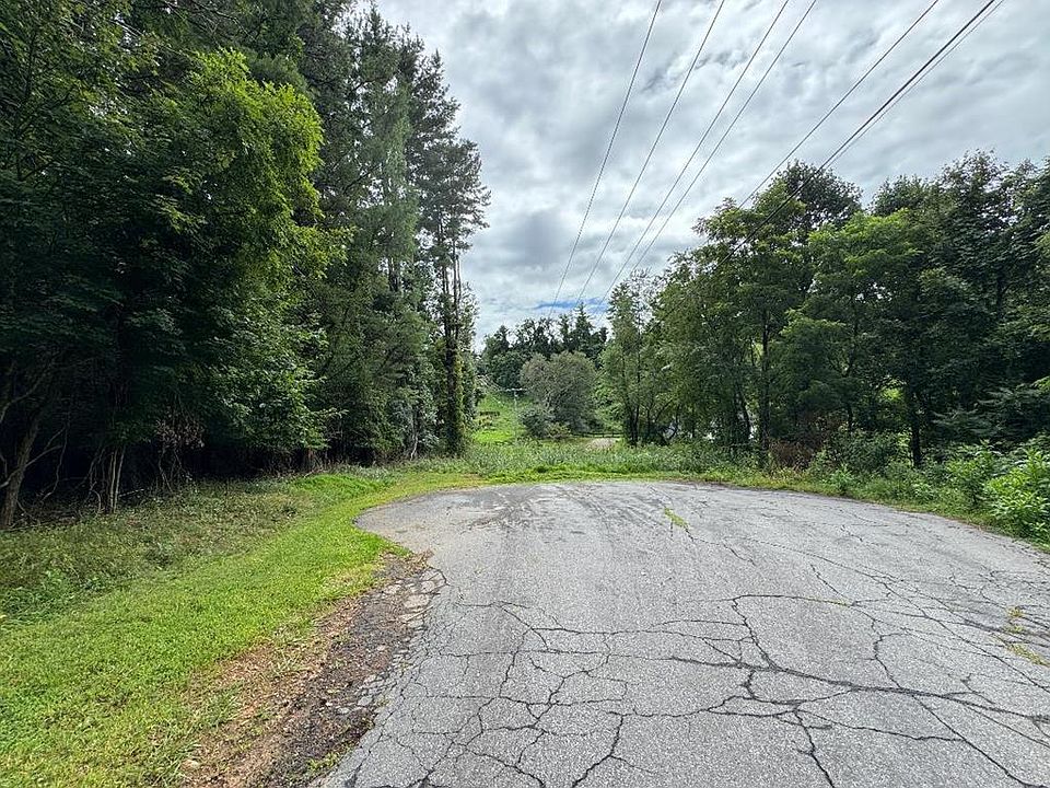 2nd image of Rosebud Ln
