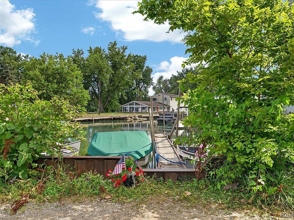 27108 E River Rd, photo 3