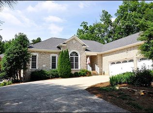 8935 Mackintosh Ln, Clemmons, NC 27012