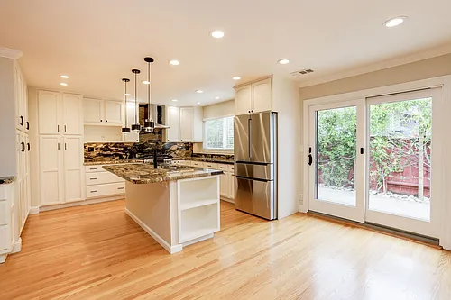1048 Lassen Dr Photo 1