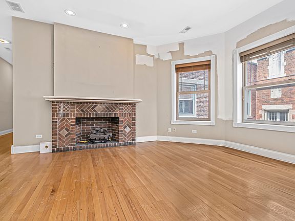4th image of 6814 N Ashland Ave APT 3C