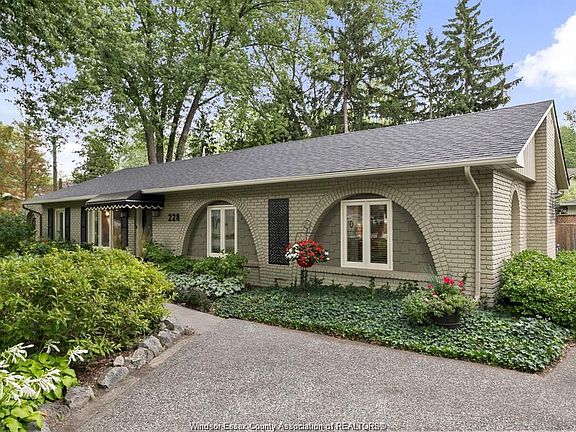 3rd image of 228 Burlington Rd