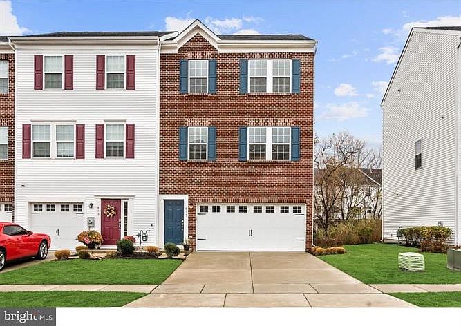 1st image of 415 Dogwood Dr #415