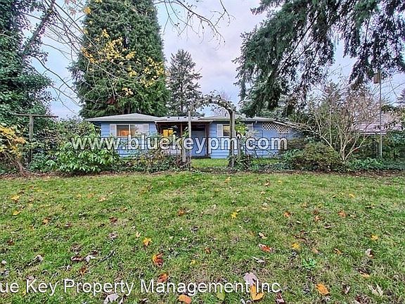 3rd image of 2219 NE 51st St
