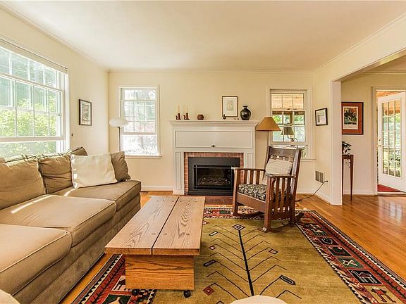 3rd image of 222 Huntleigh Ave