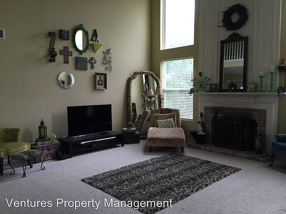 4th image of 2895 Dartmouth Ln