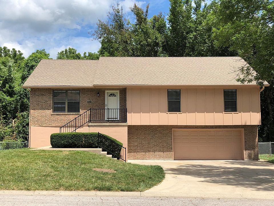1st image of 2619 NW London Dr