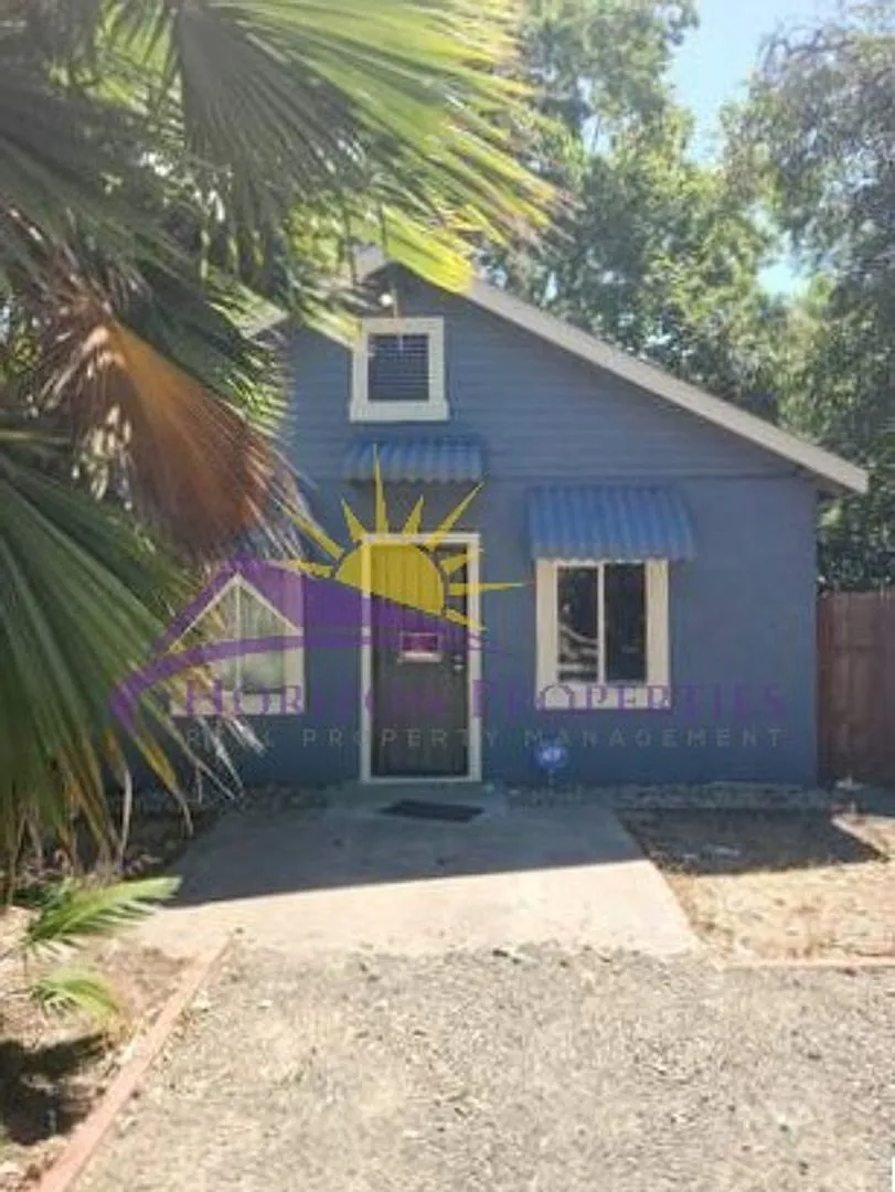 Remodeled 3 Bed 2 Bath 1,050 Sq Ft Oak Park Home — Photo 1