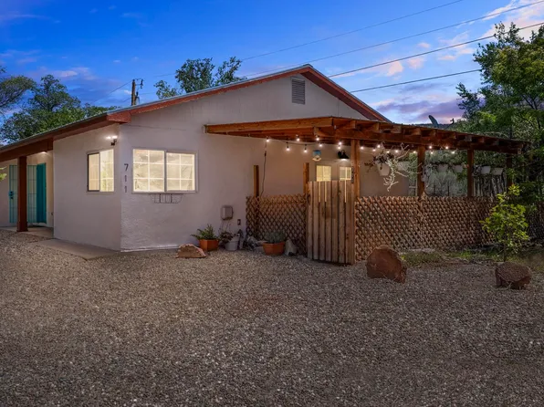 711 Kit Carson Rd, Taos, NM 87571