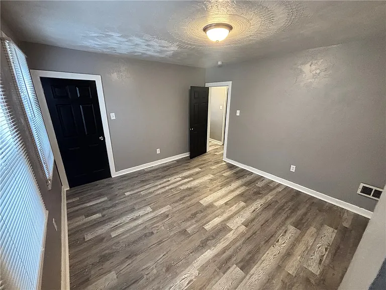 327 Mathews Ave — Photo 15