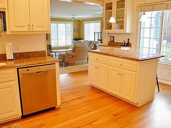 4th image of 123 Parkway Dr