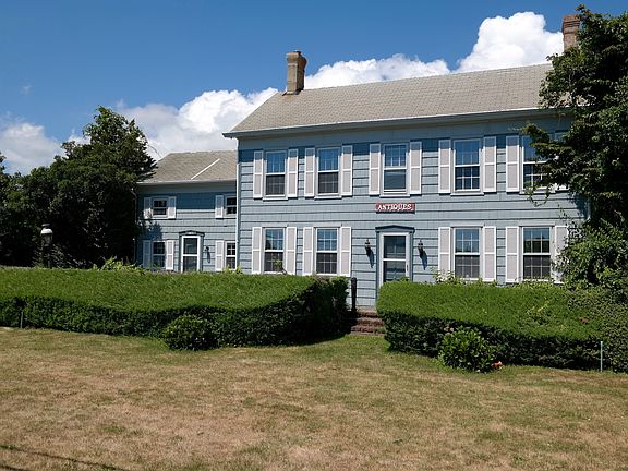 2nd image of 978 Montauk Hwy