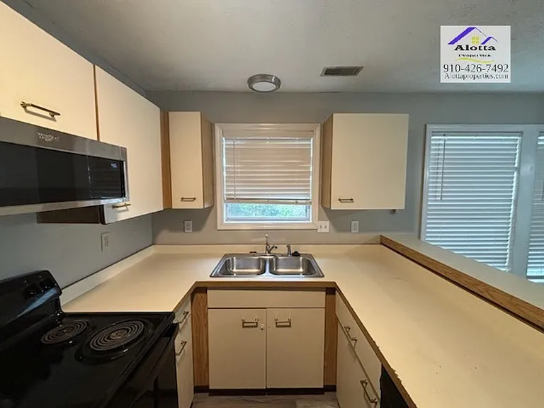 1002 Brookhollow Dr #5 — Photo 9