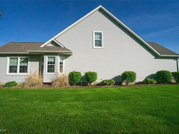 3rd image of 280 Lake Pointe Cir