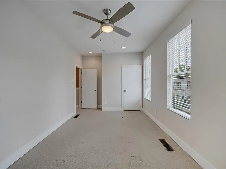 733 Taylor Ct NE — Photo 27