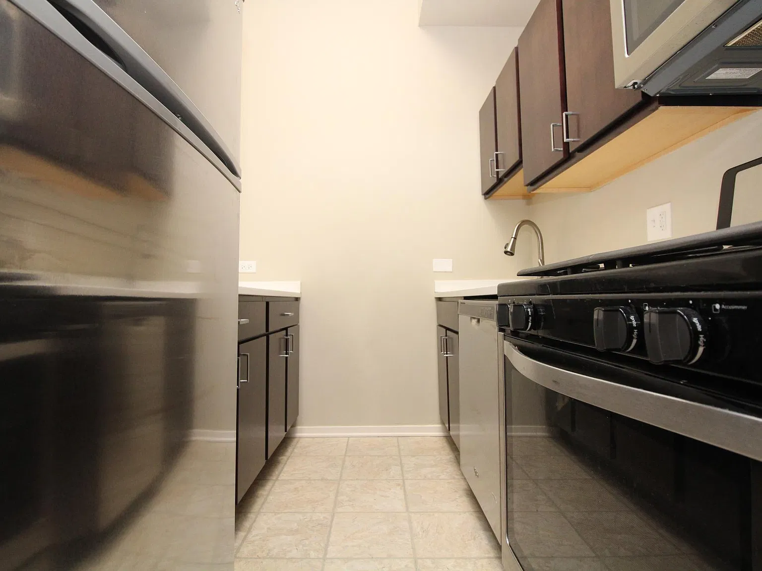 2 bed, 850 sqft, $2,709 — Photo 3