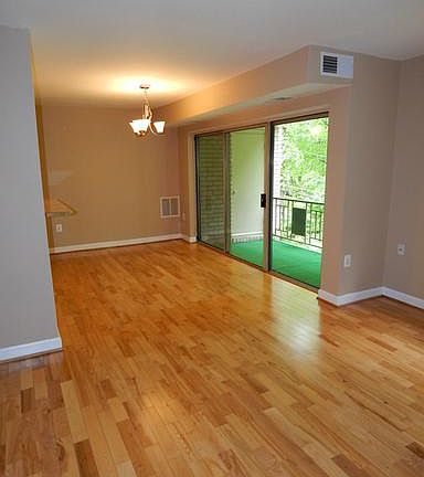 5th image of 5200 Crossfield Ct APT 14