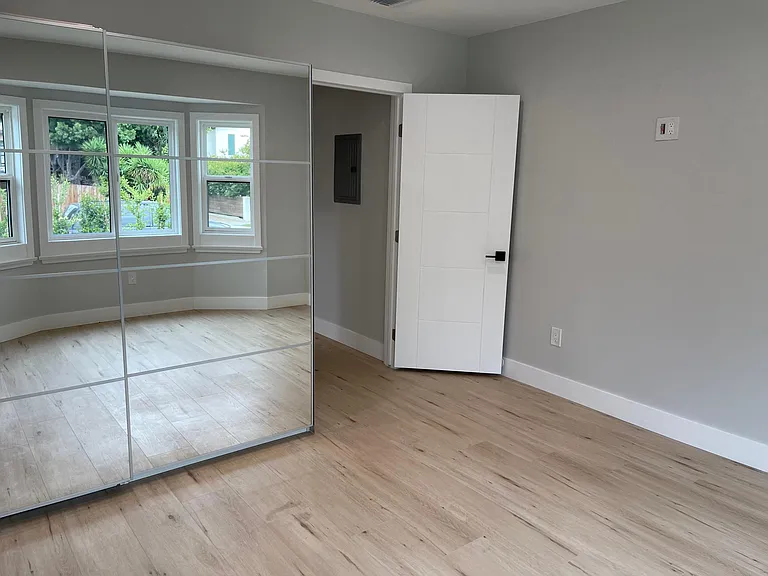 4635 Kraft Ave — Photo 28
