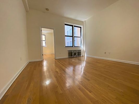3rd image of 250 W 105th St #F3