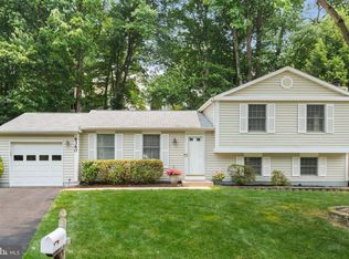 8360 Magic Leaf Rd, Springfield, VA 22153