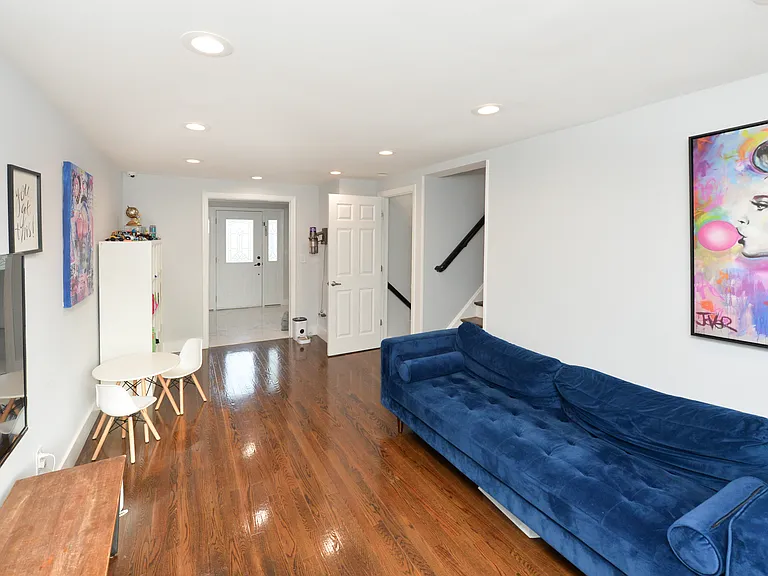 154 Middlesex Ave — Photo 12