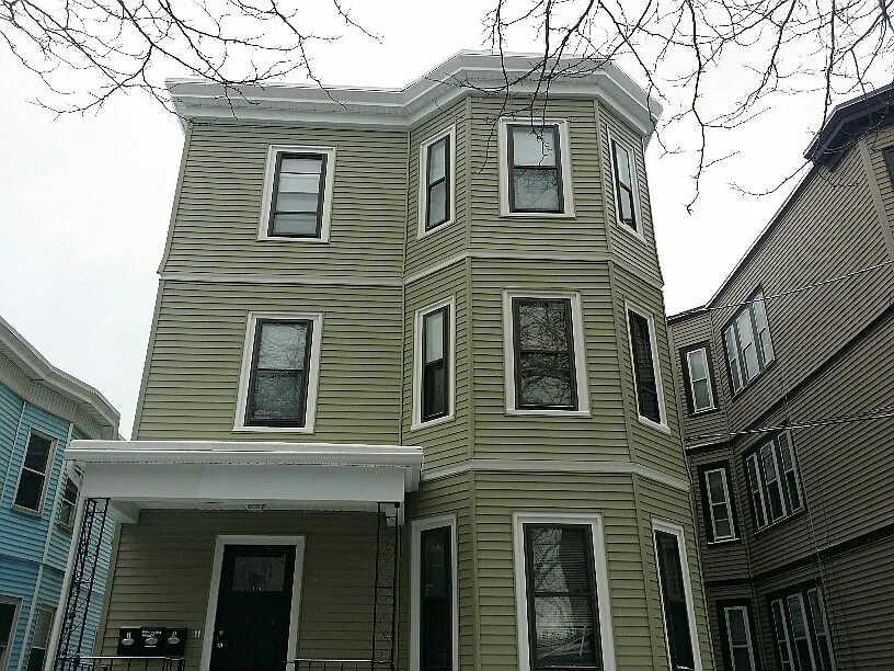 109 Congress Ave #2