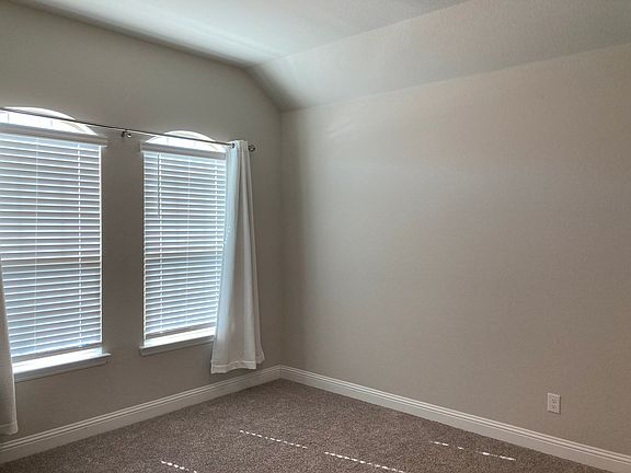 4th image of 1039 Pitch Pine St