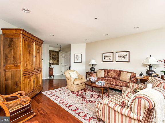 4th image of 100 Harborview Dr Unit 1507